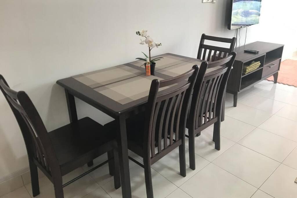 Homestaybaba Close To Ukm, Gmi, & More ! Kajang Esterno foto